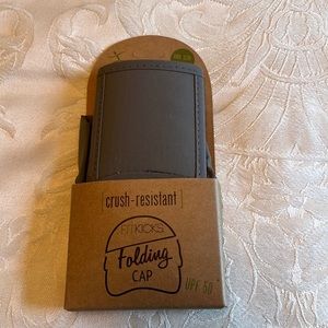 Fit kick folding cap
